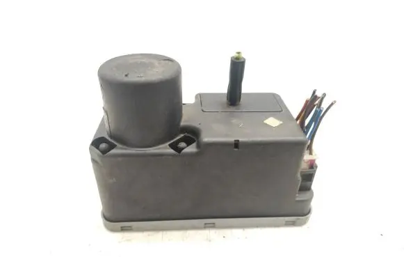 Volkswagen Golf III Central locking vacuum pump 1H0962257