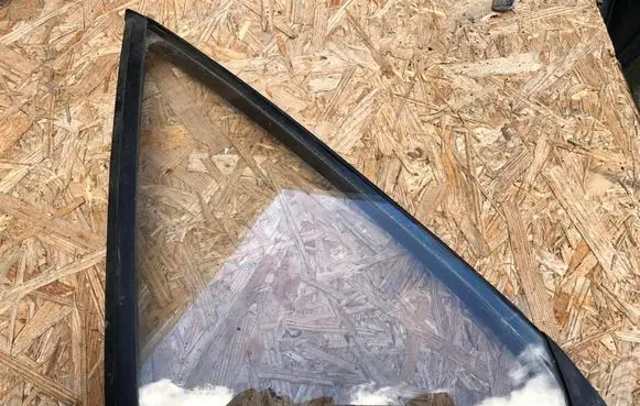 Volkswagen Golf II Front door vent window glass four-door 191845242A