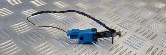 Volkswagen PASSAT B3 Brake pedal sensor switch 1H0907343
