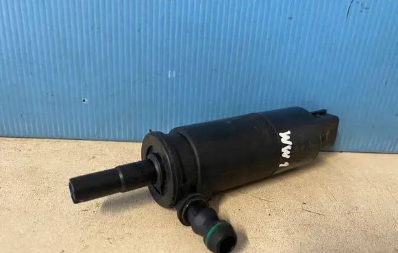 Mercedes-Benz E W212 Headlight washer pump 2108691221