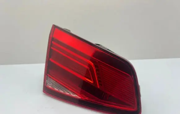 Tailgate rear/tail lights
