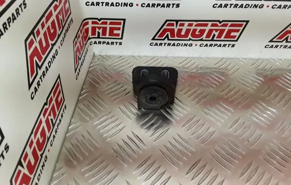 Radiator mount bracket