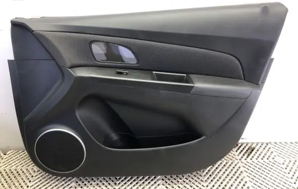 Chevrolet Cruze II Front door card panel trim 96940702