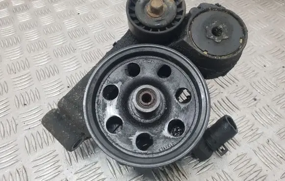 Ford Focus Power steering pump 1HB1503