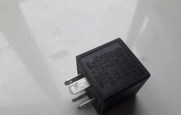 Volkswagen Golf III Other relay 191955529