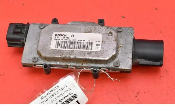 Volvo V40 Relay mounting block 1137328713