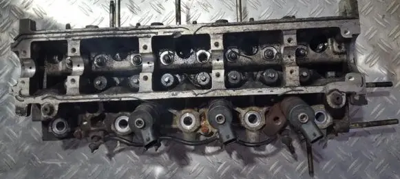 Peugeot 307 Engine head 9634963010