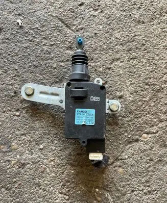 Hyundai Santa Fe Central locking motor 957502B000