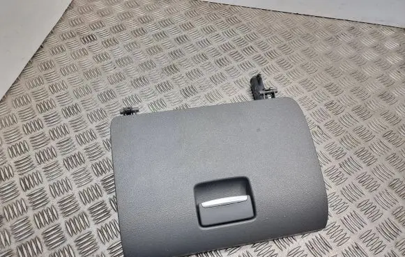 Ford Focus Glove box lid/cover 
