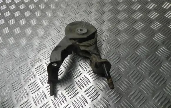 Toyota Avensis T250 Engine mount bracket 122710R010 VD12308
