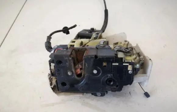 Skoda Superb B5 (3U) Front door lock 3b0837868