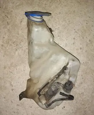 Volkswagen PASSAT B5 Windshield washer fluid reservoir/tank 3B0955453T