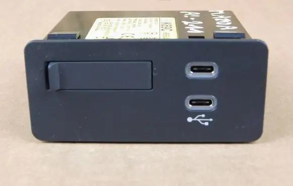 Mazda CX-5 II USB socket connector K69C669U0