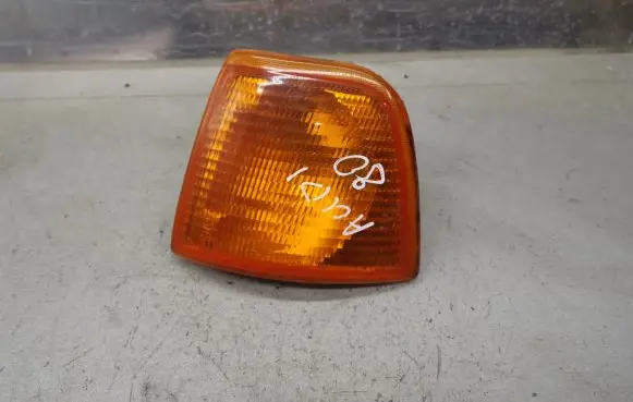 Audi 80 90 B3 Front indicator light 185144B