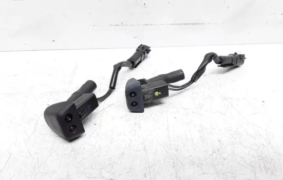 Volvo S60 Windshield washer spray nozzle 