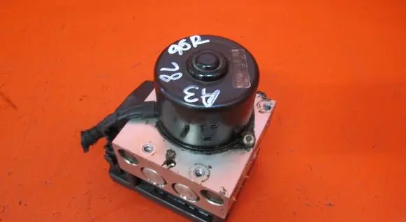 Audi A3 S3 8L ABS Pump 1J0614117A 1J0907379
