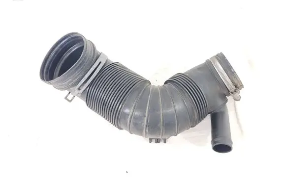 Volkswagen PASSAT B7 Air intake hose/pipe 3C0129654