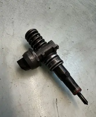 Volkswagen Caddy Fuel injector 0414720221