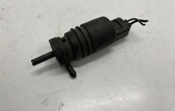 BMW 3 E90 E91 Windscreen/windshield washer pump 8362154