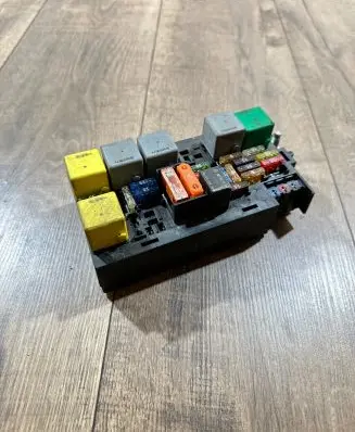 Mercedes-Benz GL X164 Fuse module A1645400072 6100905 454609A