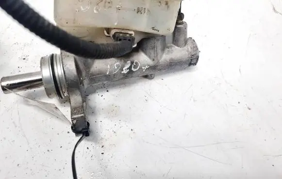 Subaru Legacy Master brake cylinder