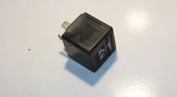 Volkswagen PASSAT B5 Other relay 191953227A 4DB00375064