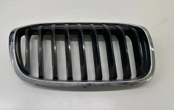 BMW 2 F46 Front bumper upper radiator grill 7467457