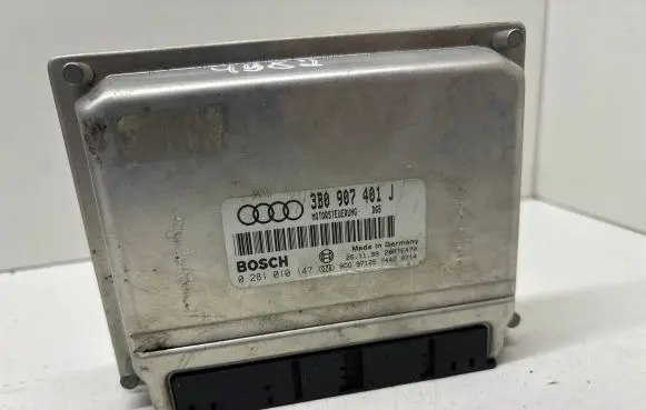 Volkswagen PASSAT B5 Engine control unit/module 3B0907401J