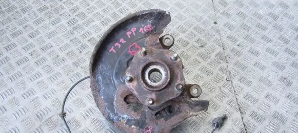 Nissan X-Trail T32 Front wheel hub spindle knuckle