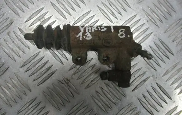 Toyota Yaris Clutch slave cylinder 