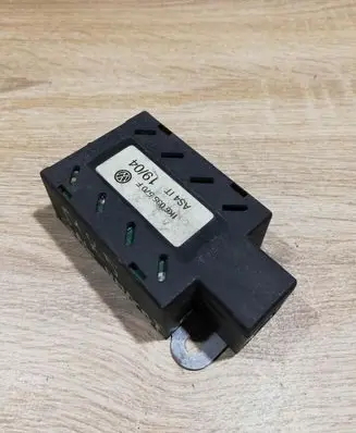 Volkswagen Golf V Aerial antenna amplifier 1K6035570F