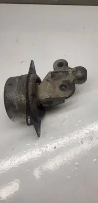 Opel Signum Engine mount bracket