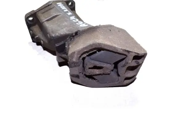 Gearbox mounting bracket