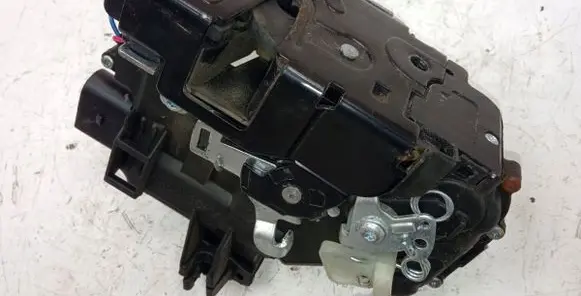 Audi A6 S6 C5 4B Front door lock 
