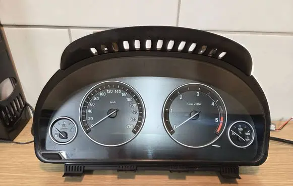 Speedometer (instrument cluster)