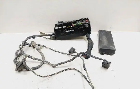 Chrysler 300 - 300C Fuse module P05087407AE 04759996AB 16238