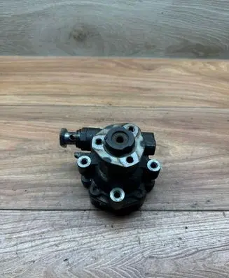 Volkswagen Caddy Power steering pump 2K0422154A