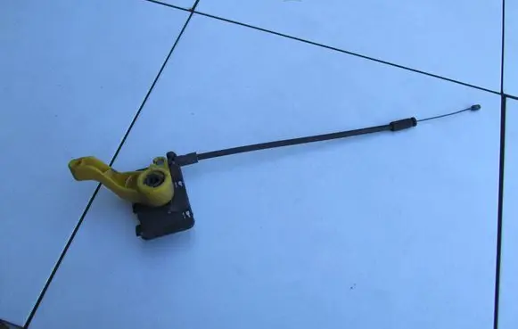 Ford Ecosport Engine bonnet/hood lock release cable 