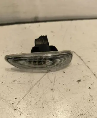 Volvo V70 Front fender indicator light 149144