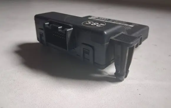Volkswagen Golf Plus Gateway control module 1K0907530F 0325 1K0907951