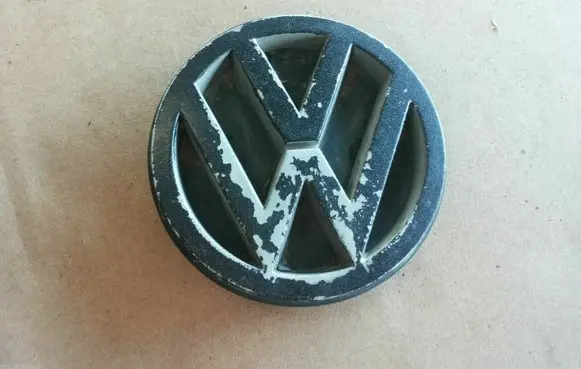 Volkswagen PASSAT B3 Manufacturers badge/model letters 357853601B