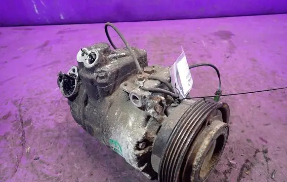 Volkswagen PASSAT B5.5 Air conditioning (A/C) compressor (pump) 8D0260808