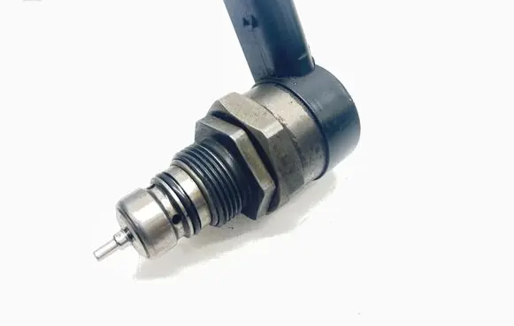 Mercedes-Benz E W211 Fuel pressure regulator A6420700146