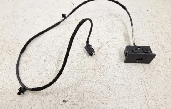 Ford F150 USB socket connector GL3T14G332 GL3T14G332AA JL3T14D202