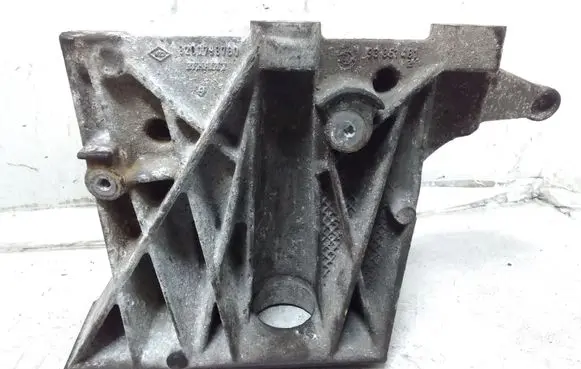 Opel Vivaro Engine mounting bracket 8200798760 93851481