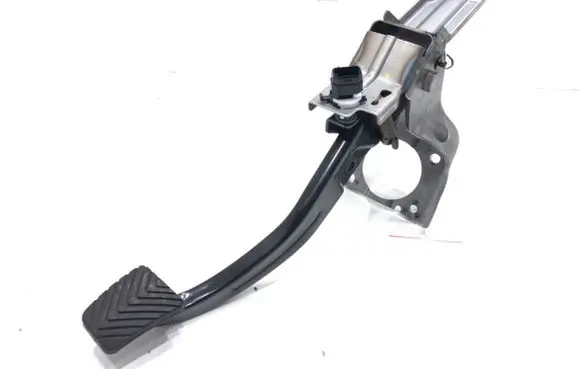 Hyundai Elantra VII Brake pedal 