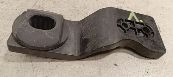 Radiator mount bracket