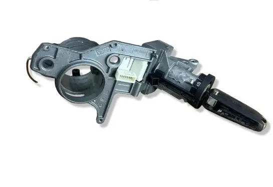 Opel Zafira B Ignition lock 2421430
