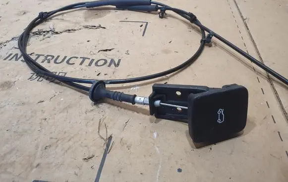 Engine bonnet/hood lock release cable