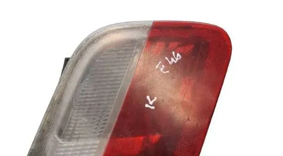 Tailgate rear/tail lights